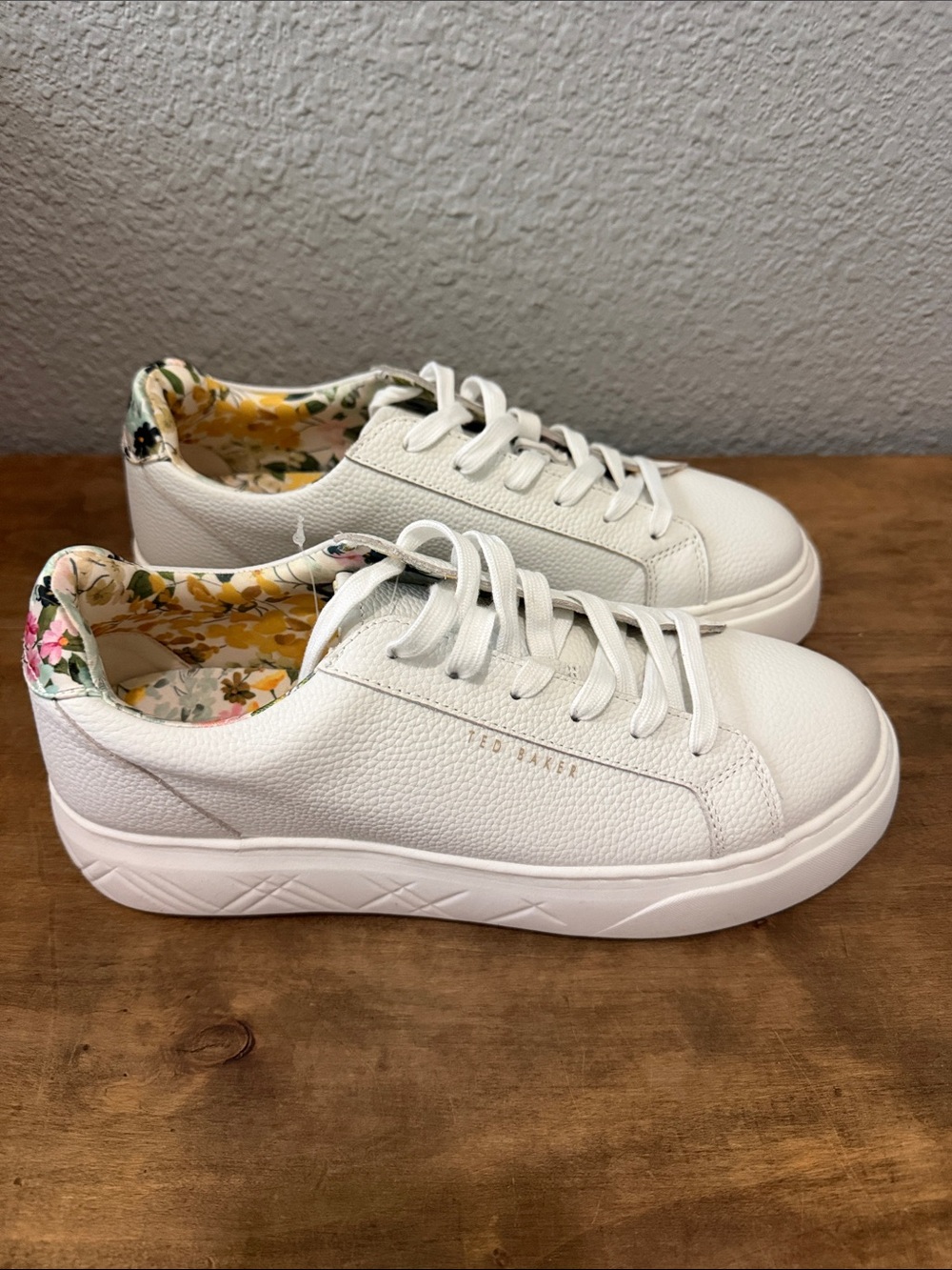 Ted Baker White Leather Sneakers with Floral Lining size 10